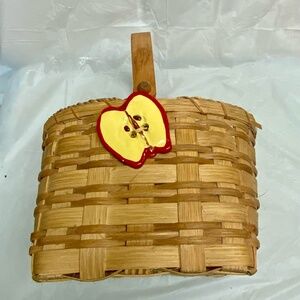 Vintage, Apple Fruit Basket 7in H x 10 L x 7in Handle